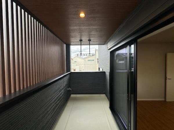 寝屋川市石津中町の中古一戸建て(バルコニー)