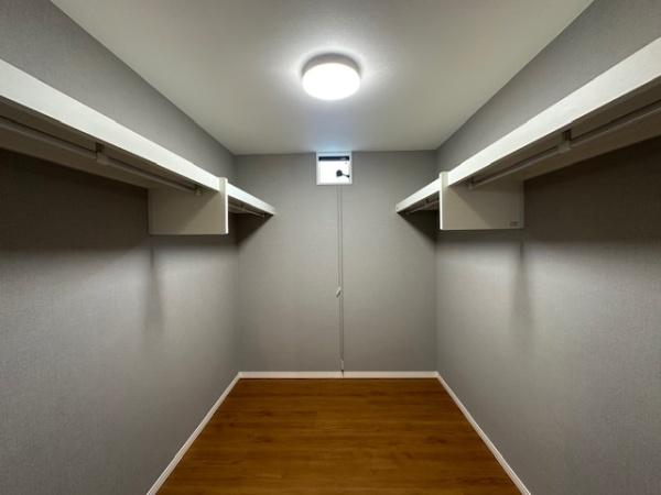寝屋川市石津中町の中古一戸建て(収納)