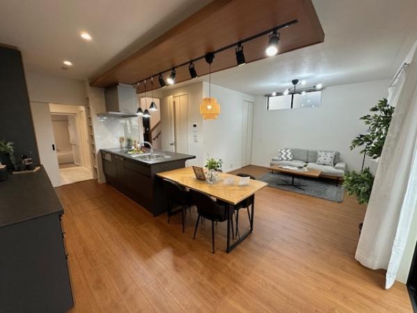 寝屋川市石津中町の中古一戸建て(リビング)