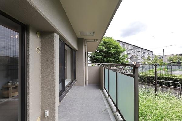 オークヒルズ香里弐番館(バルコニー)