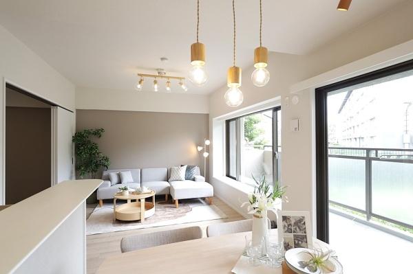 オークヒルズ香里弐番館(リビング)