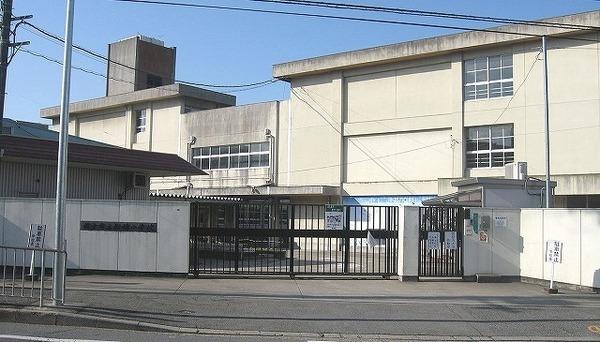 枚方ハイツ第8号棟(枚方市立船橋小学校)