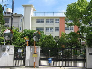 枚方市岡山手町の新築一戸建(枚方市立枚方第二小学校)