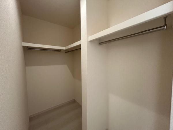寝屋川市高柳７丁目の新築一戸建