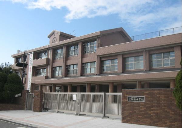 久世郡久御山町栄４丁目の土地(久御山町立久御山中学校)