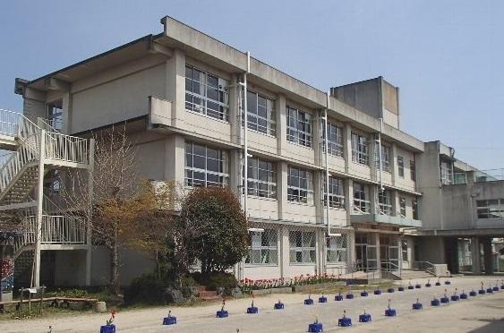 メロディーハイム楠葉7番館(枚方市立樟葉北小学校)