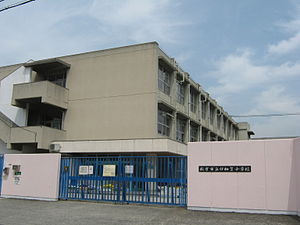 枚方市北中振１丁目の中古一戸建て(枚方市立さだ小学校)