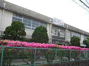 ロイヤルシャトーねやがわオークビル(寝屋川市立第三中学校)