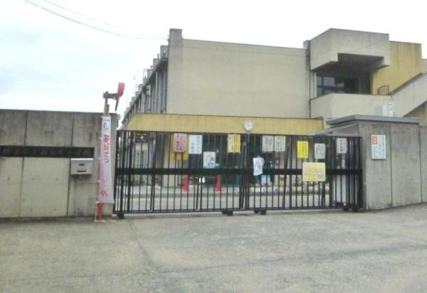 枚方市長尾西町１丁目の新築一戸建(枚方市立西長尾小学校)