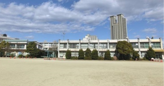 レ・ジェイド樟葉(枚方市立樟葉西小学校)