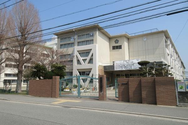 川西市加茂1丁目の中古一戸建て(川西市立川西南中学校)