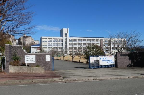 三田市狭間が丘2丁目の中古一戸建て(三田市立狭間小学校)