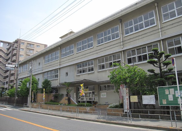 大阪市東淀川区小松３丁目の中古一戸建て(大阪市立小松小学校)