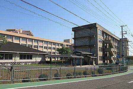 パークアーバン朝霧(朝霧中学校)
