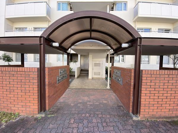 研究学園5団地523号棟