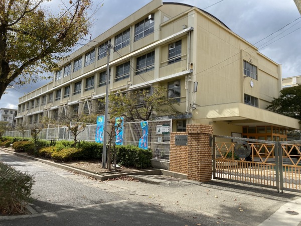 神陵台東住宅51号棟(神陵台小学校)