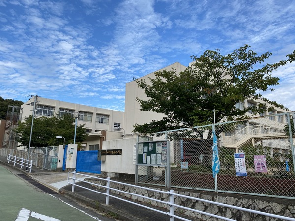 神陵台東住宅51号棟(神陵台中学校)