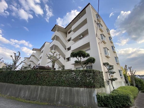 研究学園5団地525号棟