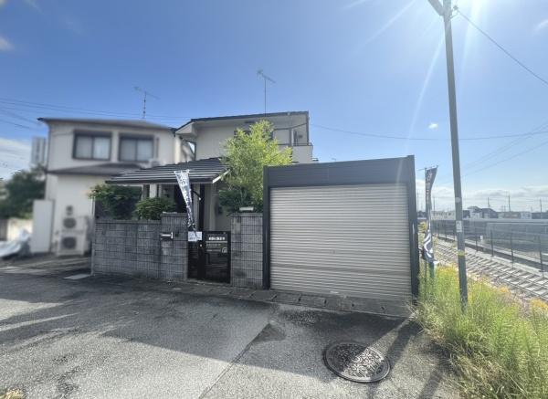 加古郡稲美町国岡1丁目の中古一戸建て(前面道路含む現地写真)