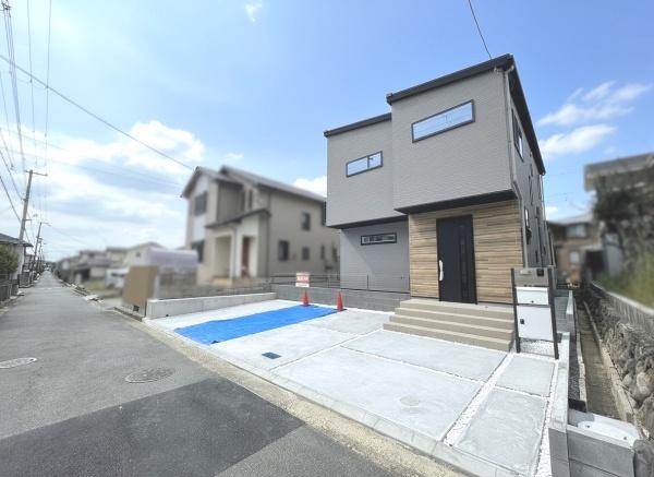 加古川市野口町北野の新築一戸建(前面道路含む現地写真)