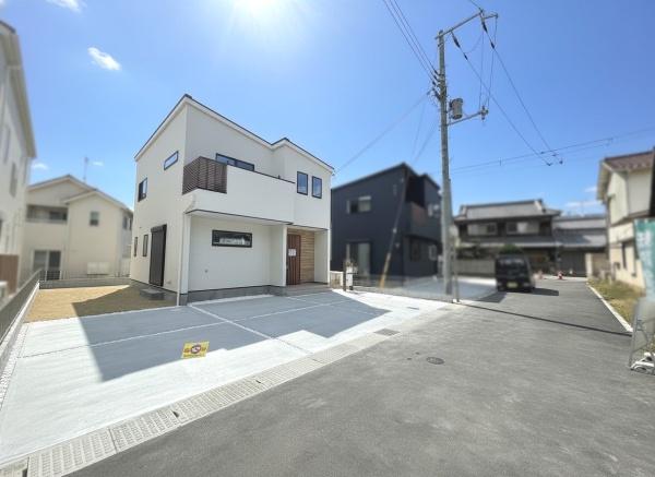 加古川市平岡町二俣の新築一戸建(前面道路含む現地写真)