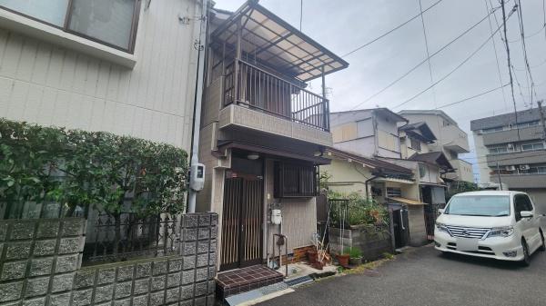 大東市明美の里町の中古一戸建て(前面道路含む現地写真)