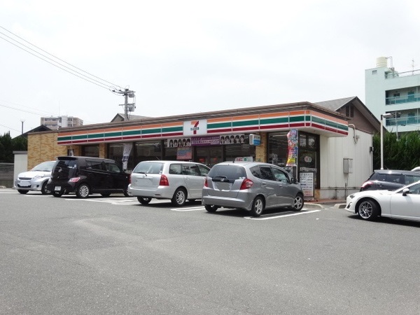 グランドパレス到津(セブンイレブン八幡槻田2丁目店)