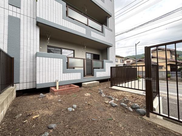 エメラルドマンション二島(庭)