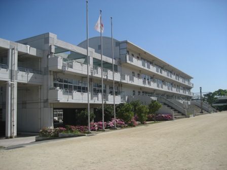 北九州市八幡西区屋敷１丁目の土地(北九州市立花尾中学校)