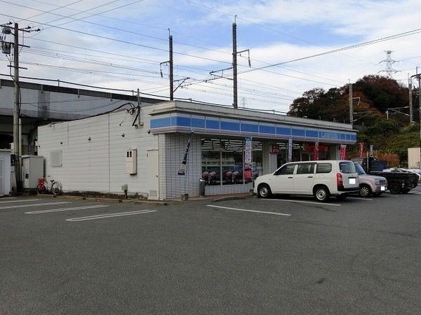 グランピアマンション青葉(ローソン福岡名子3丁目店)