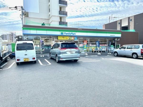 アンピール空港通り一号館(ファミリーマート博多吉塚五丁目店)