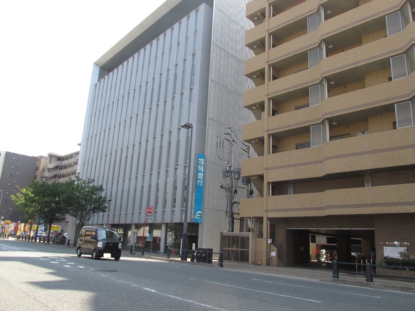 アンピール空港通り一号館(福岡銀行箱崎支店)