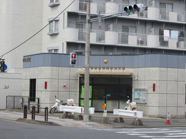 アンピール空港通り一号館(東警察署 箱崎駅東交番)