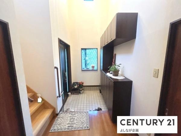 宗像市石丸2丁目の中古一戸建て(玄関)