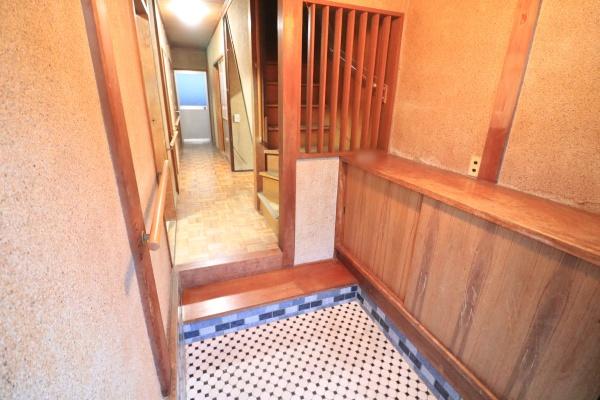 歩いて何でもそろう好立地　中古住宅