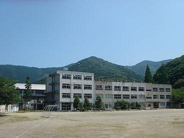 豊橋市嵩山町字下角庵の土地(豊橋市立嵩山小学校)