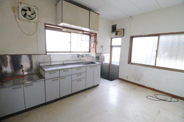 小学校近くの利便性の良い三方原町　中古住宅