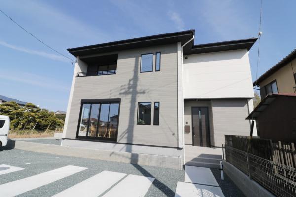 築浅未使用　家具、全室照明器具付き　浜名区宮口住宅