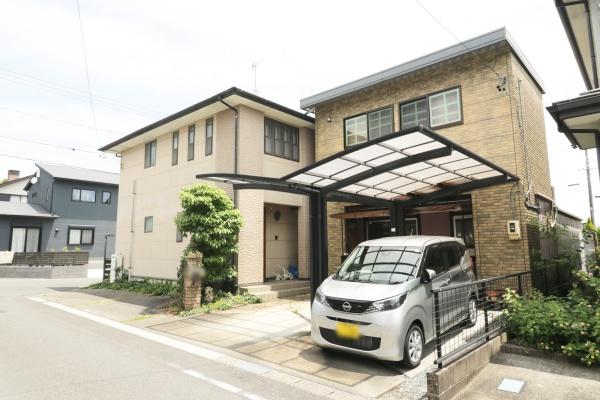 内野台3丁目離れ　ガレージ付き中古住宅角地です