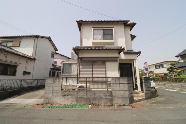 区画が綺麗に整った角地の邸宅