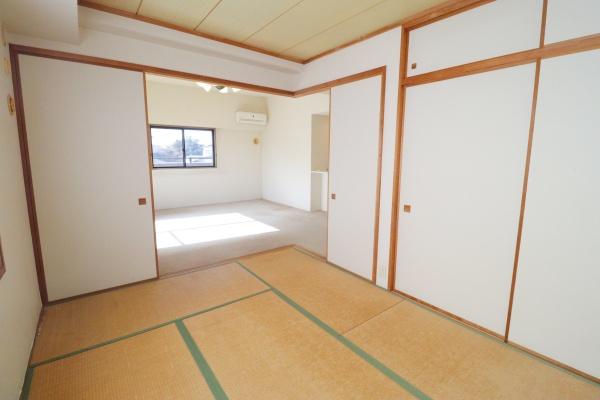 2面バルコニーで開放感あるリビング　　エムズ鴨江
