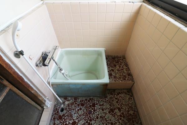 歩いて7分圏内で食品　生活用品が揃います　中央区小豆餅