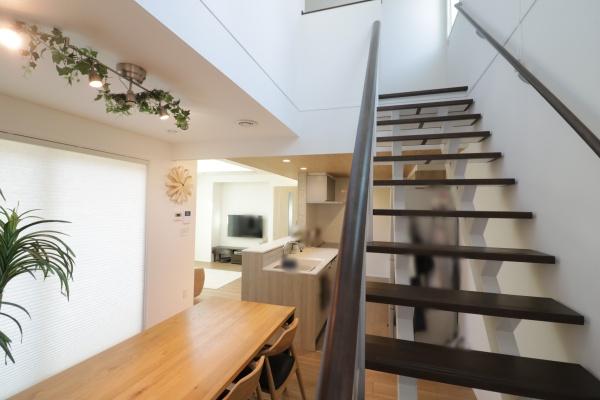 南向き角地　大手ハウスメーカー施工　築浅住宅