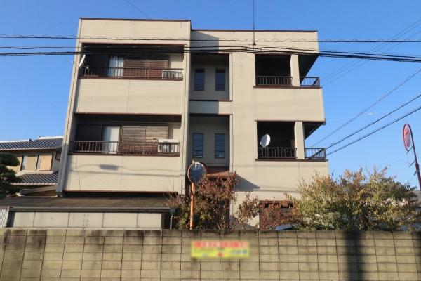 角地　鉄骨３階建て　丈夫です