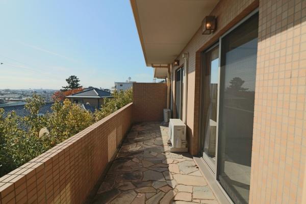 落ち着いた住環境　暮らしやすさを追求したアートフォルム山手