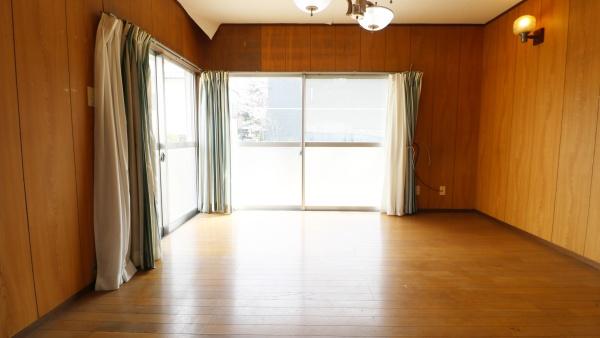高台に位置する新居町内山の戸建て