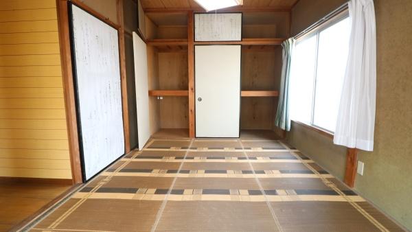 高台に位置する新居町内山の戸建て