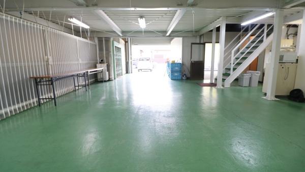 事務も　作業も　保管も　すべてが一棟に