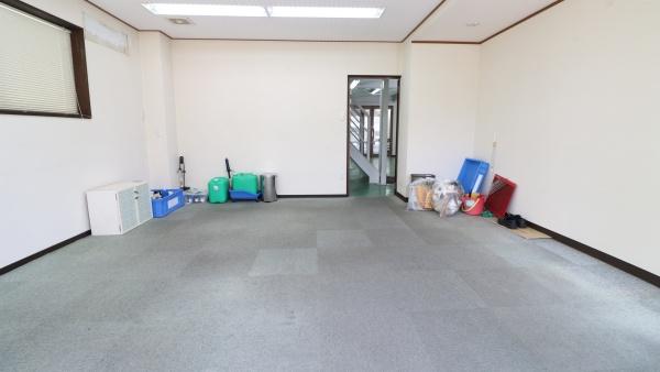 事務も　作業も　保管も　すべてが一棟に