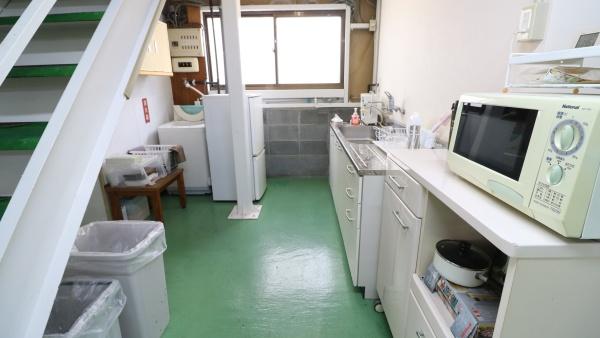 事務も　作業も　保管も　すべてが一棟に